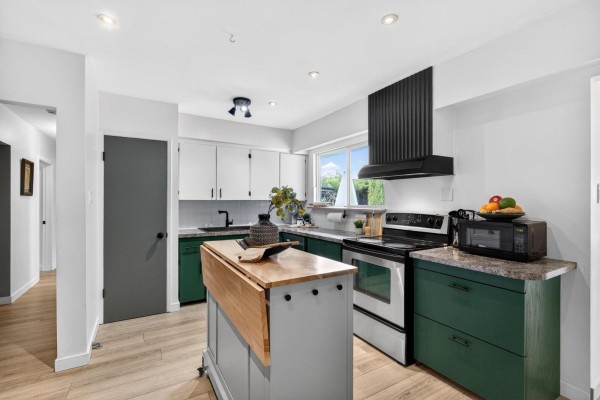 10871 Oriole Drive, Surrey, BC V3R5A4 Photo 4