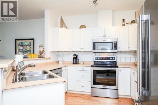 Primary Bedroom - 1088 Sunset Drive Unit# 312, Kelowna, BC V1Y9W1 Photo 5
