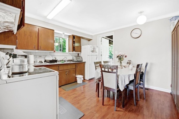 10886 132a Street, Surrey, BC V3T3Y4 Photo 4