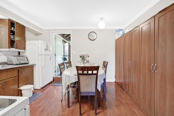 10886 132a Street, Surrey, BC V3T3Y4 Photo 5