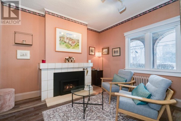 Living room - 1089 Mt Pleasant Road, Toronto, ON M4P2M7 Photo 4