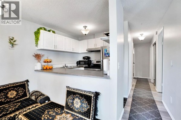 Living room - 109, 110 20 Avenue Ne, Calgary, AB T2E1P7 Photo 4