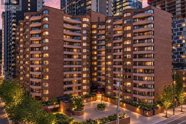 109 - 151 Bay Street, Ottawa