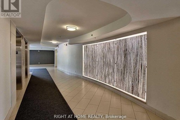 Living room - 109 - 3070 Rotary Way N, Burlington, ON L7M0H1 Photo 4