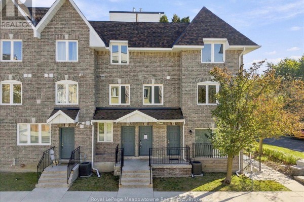 109 - 75 Weldrick Road E, Richmond Hill