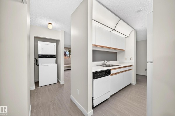 Kitchen - #109 11620 9a Av Nw, Edmonton, AB T6J7B4 Photo 3