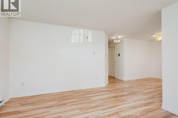 Dining room - 109 1371 Hillside Ave, Victoria, BC V8T2B3 Photo 5
