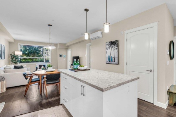 109 14588 Mcdougall Drive, White Rock, BC V4P0H1 Photo 5