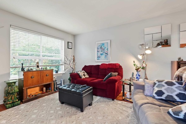 109 1588 Best Street, White Rock, BC V4B4G1 Photo 2