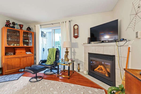 109 1588 Best Street, White Rock, BC V4B4G1 Photo 3