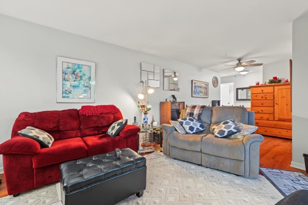 109 1588 Best Street, White Rock, BC V4B4G1 Photo 4