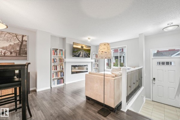 Kitchen - #109 2905 141 St Sw, Edmonton, AB T6W3M4 Photo 3