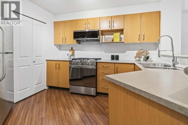 109 300 Klahanie Drive, Port Moody, BC V3H5K8 Photo 5