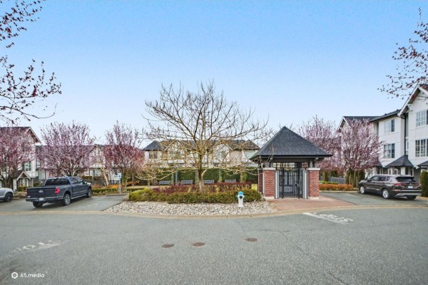 109 30989 Westridge Place, Abbotsford, BC V2T0E7 Photo 2