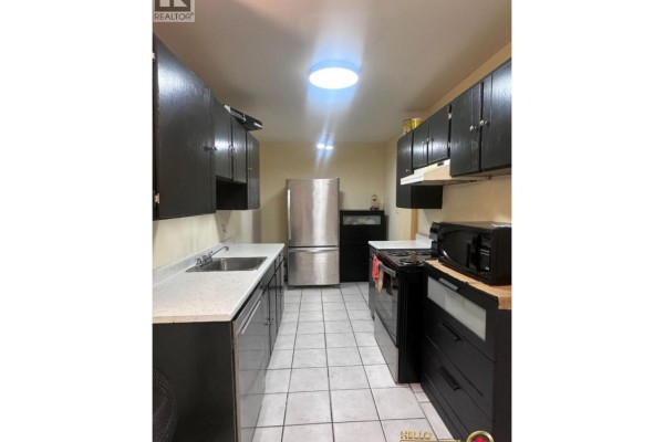 109 3901 Carrigan Court, Burnaby, BC V3N4K1 Photo 5