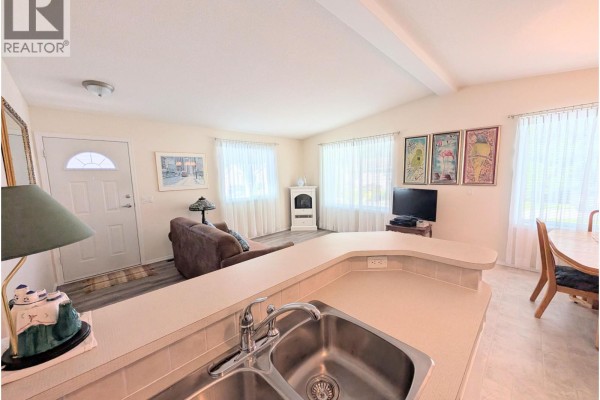 109 4510 Sunshine Coast Highway, Sechelt, BC V0N3A1 Photo 4