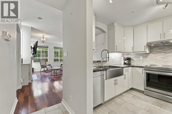 109 5835 Hampton Place, Vancouver, BC, photo 2