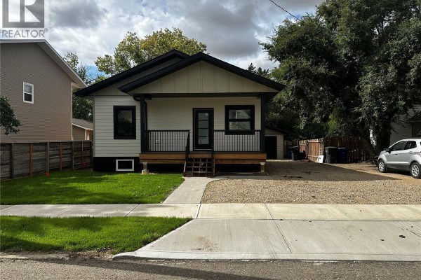 109 7th Street, Weyburn, SK, photo 2