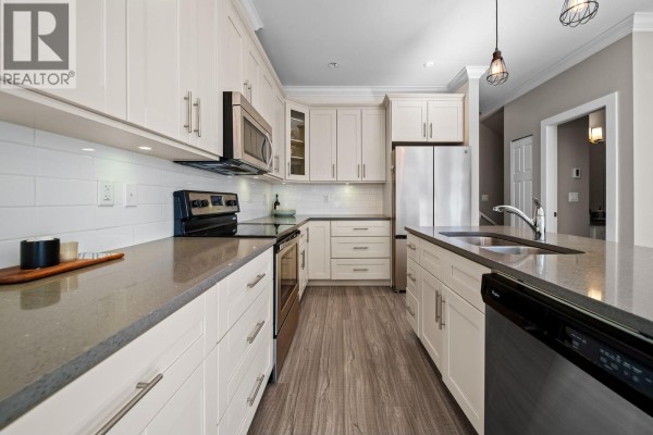 109 801 Roderick Avenue, Coquitlam, BC V3K1P7 Photo 5