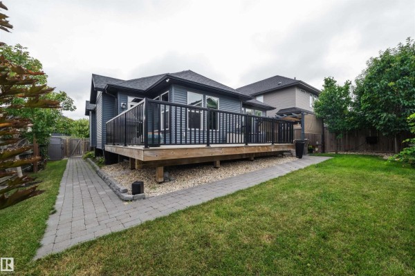 Kitchen - 109 Aldridge Cr, Sherwood Park, AB T8H0Y2 Photo 3