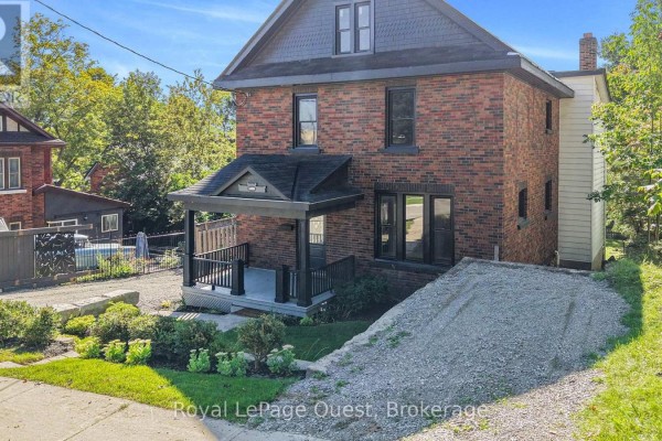 Mud room - 109 Brant Street E, Orillia, ON L3V1Z3 Photo 3