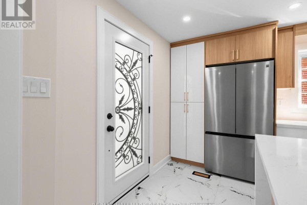 Dining room - 109 Glencrest Boulevard, Toronto, ON M4B1L9 Photo 5