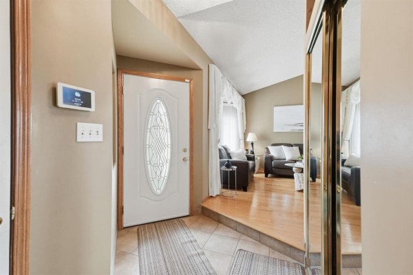 Eat in kitchen - 109 Kirkham Bay, Winnipeg, MB R2V4J5 Photo 3