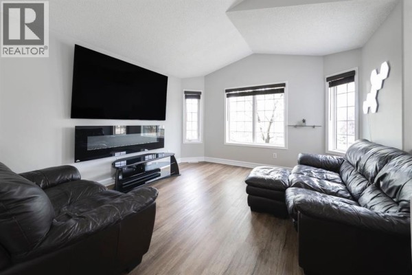 Bedroom - 109 Laurier Road, Fort Mcmurray, AB T9K2L4 Photo 3