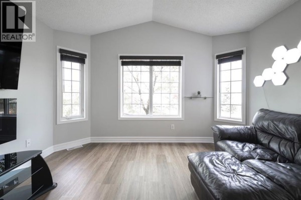 Dining room - 109 Laurier Road, Fort Mcmurray, AB T9K2L4 Photo 4