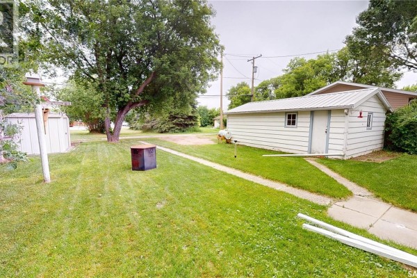 Living room - 109 Lonsdale Street, Wawota, SK S0G5A0 Photo 2