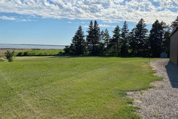 109 Mallard Street, Oak Lake Beach, MB, photo 2
