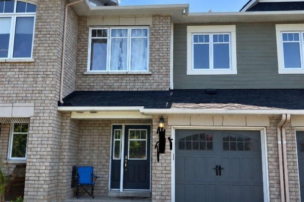 109 Mancini Way, Ottawa