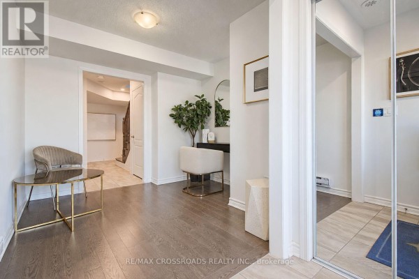 Living room - 109 Mcalister Avenue, Richmond Hill, ON L4S0L2 Photo 4