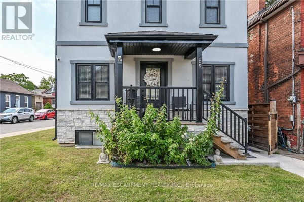 5pc Bathroom - 109 Ray Street, Hamilton, ON L8R2Y1 Photo 4