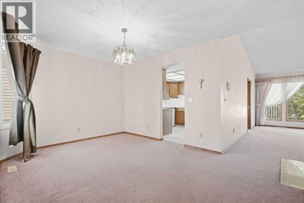 Dining room - 109 Shawnee Rise Sw, Calgary, AB T2Y2S1 Photo 4