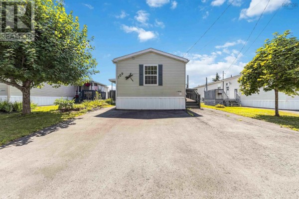 109 Sherbrooke Avenue, Bridgewater, NS, photo 2