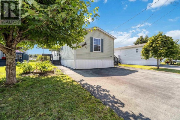 109 Sherbrooke Avenue, Bridgewater, NS, photo 3