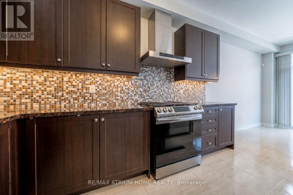 109 Wesmina Avenue, Whitchurch Stouffville, ON, photo 2