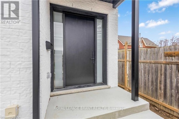 3pc Bathroom - 109 Winniett Street, Brantford, ON N3T1N1 Photo 4