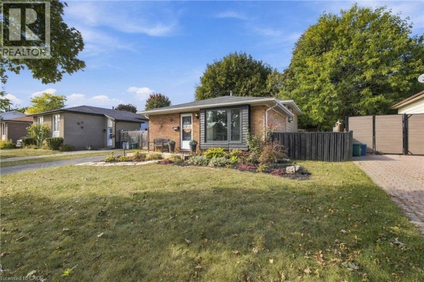 4pc Bathroom - 109 Woodlawn Avenue, Brantford, ON N3V1B4 Photo 4