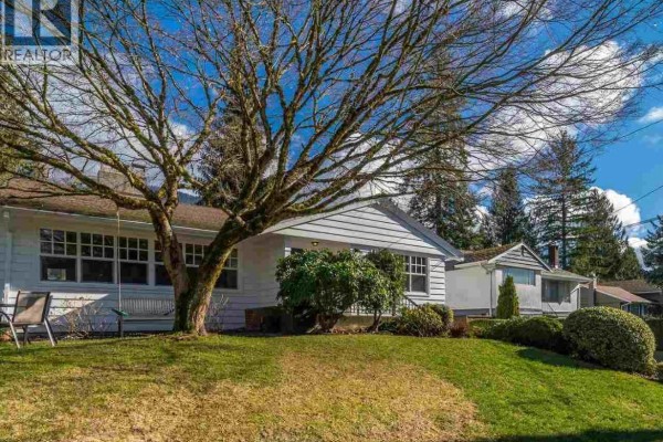 1090 Ruthina Avenue, North Vancouver, BC, photo 2