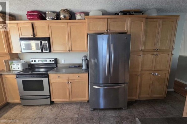 4pc Bathroom - 10905 91 Street, Peace River, AB T8S1P9 Photo 4