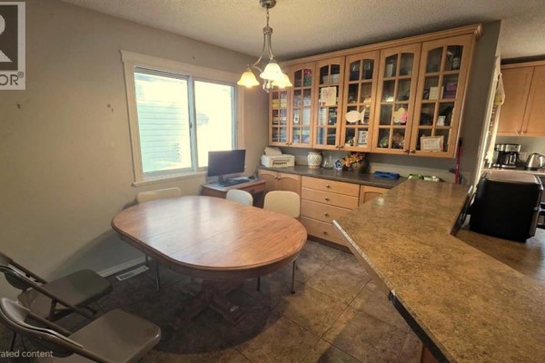 Primary Bedroom - 10905 91 Street, Peace River, AB T8S1P9 Photo 5
