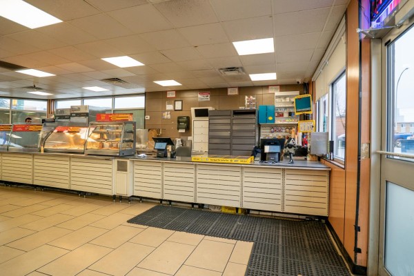 10909 107 Avenue Nw, Edmonton, AB T5H3B5 Photo 3