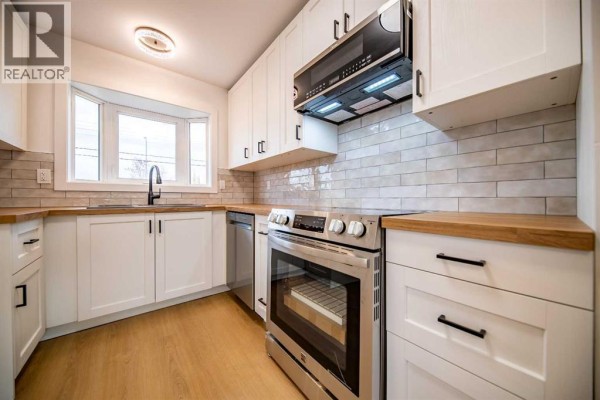 2pc Bathroom - 10909 92a Street, Grande Prairie, AB T8V3M2 Photo 5