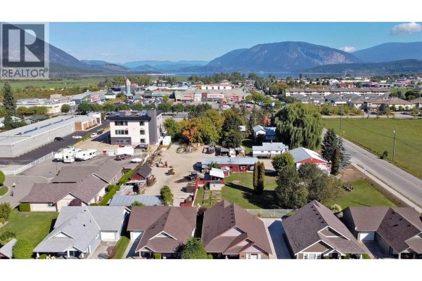 1091, 1131, 1171 10 Street Sw, Salmon Arm, BC V1E1T2 Photo 3