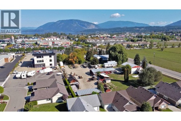 1091, 1131, 1171 10 Street Sw, Salmon Arm, BC V1E1T2 Photo 4