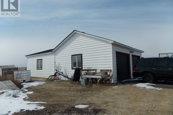 Outdoor field with shipping container, snow, dry grass - 1091 County Rd 15 Road, Alfred And Plantagenet