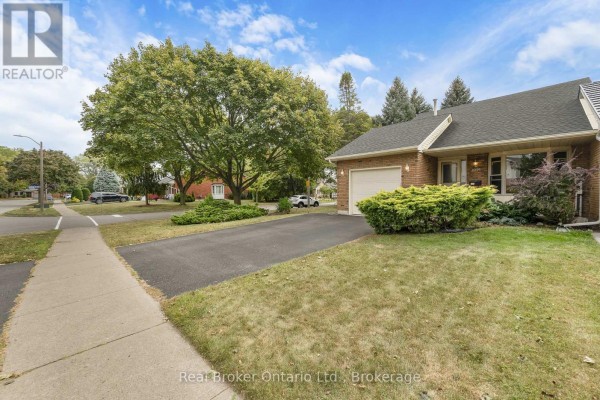 Family room - 1091 Stephenson Drive, Burlington, ON L7S2A8 Photo 2