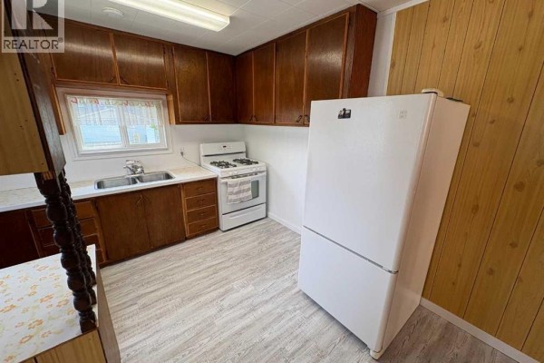 3pc Bathroom - 10914 90 Street, Peace River, AB T8S1P1 Photo 5